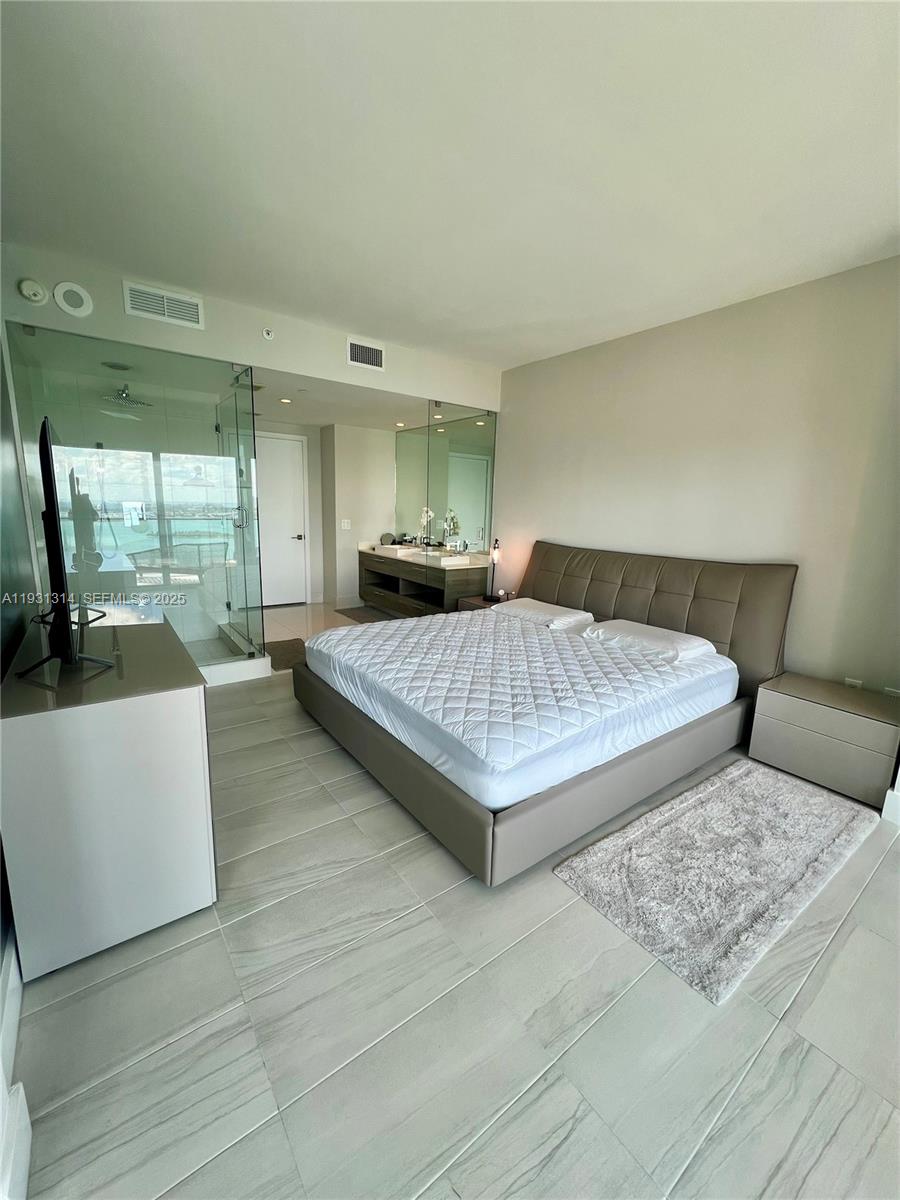 650 NE 32nd St #3106, Miami FL 33137