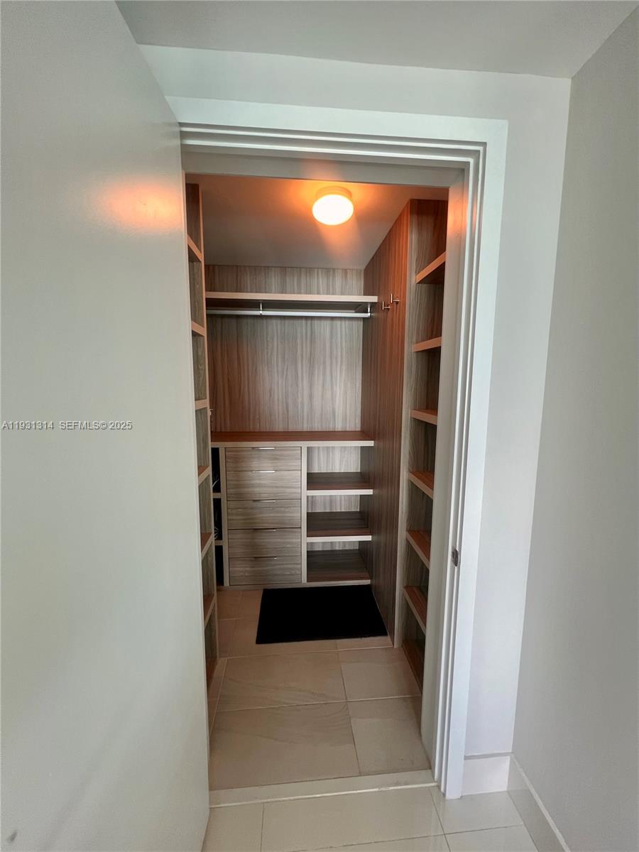 650 NE 32nd St #3106, Miami FL 33137