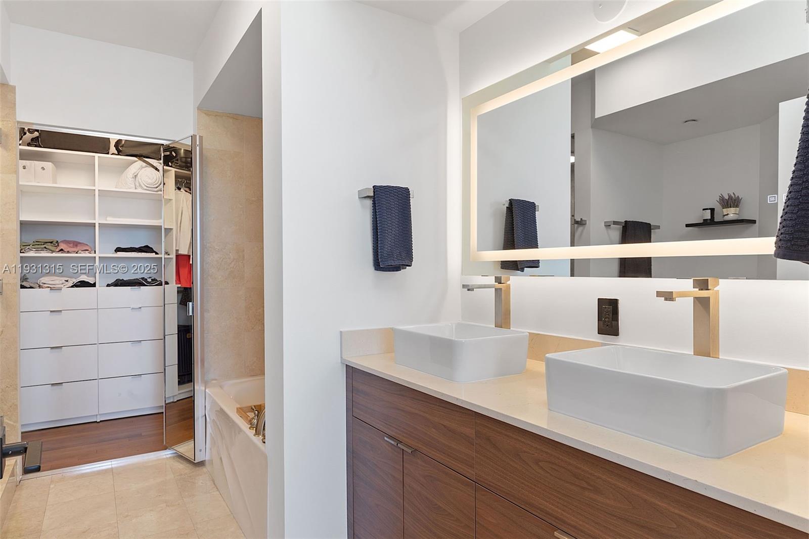 6365 Collins Ave #3911, Miami Beach FL 33141