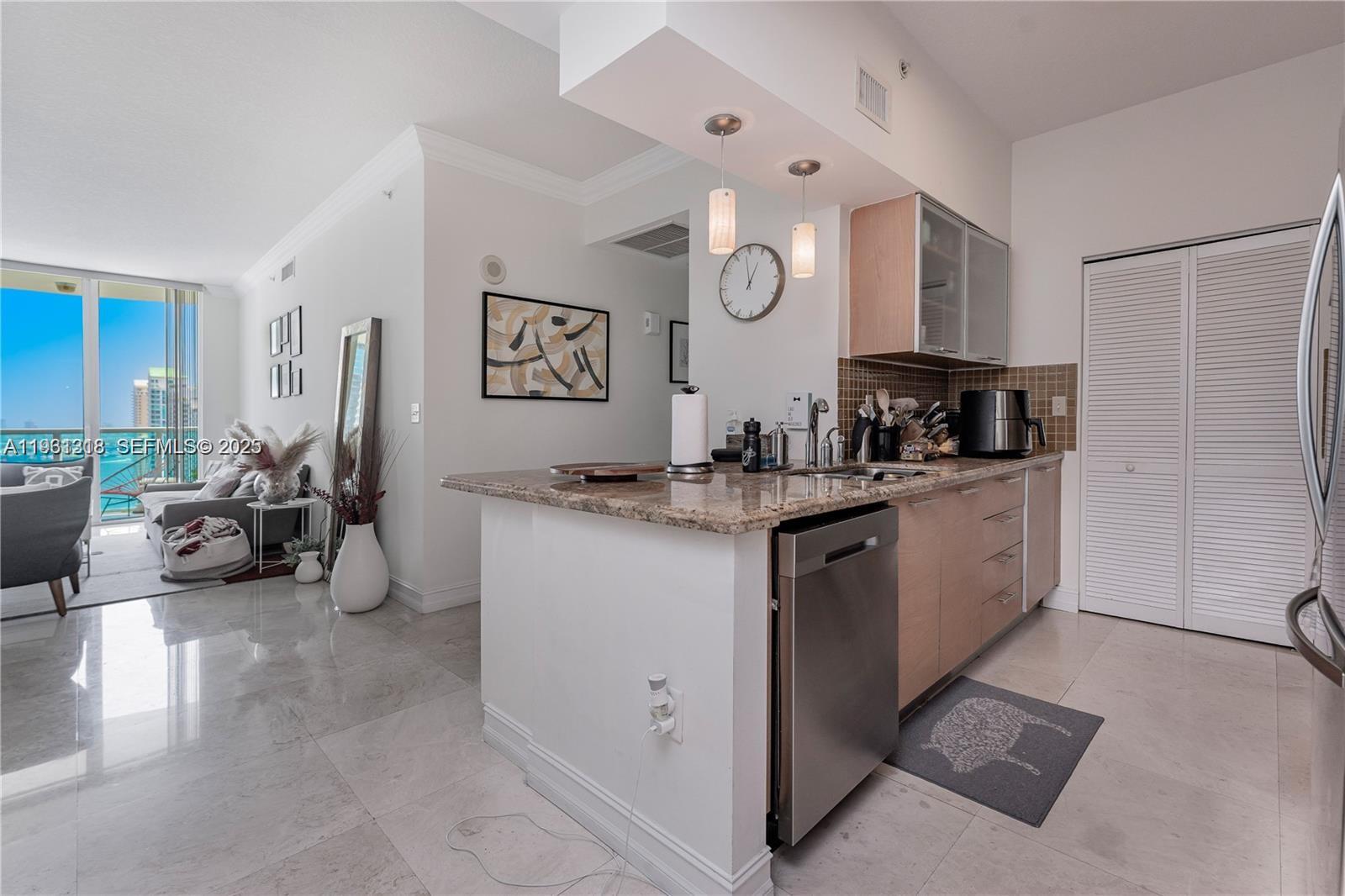 31 SE 5th St #3716, Miami FL 33131