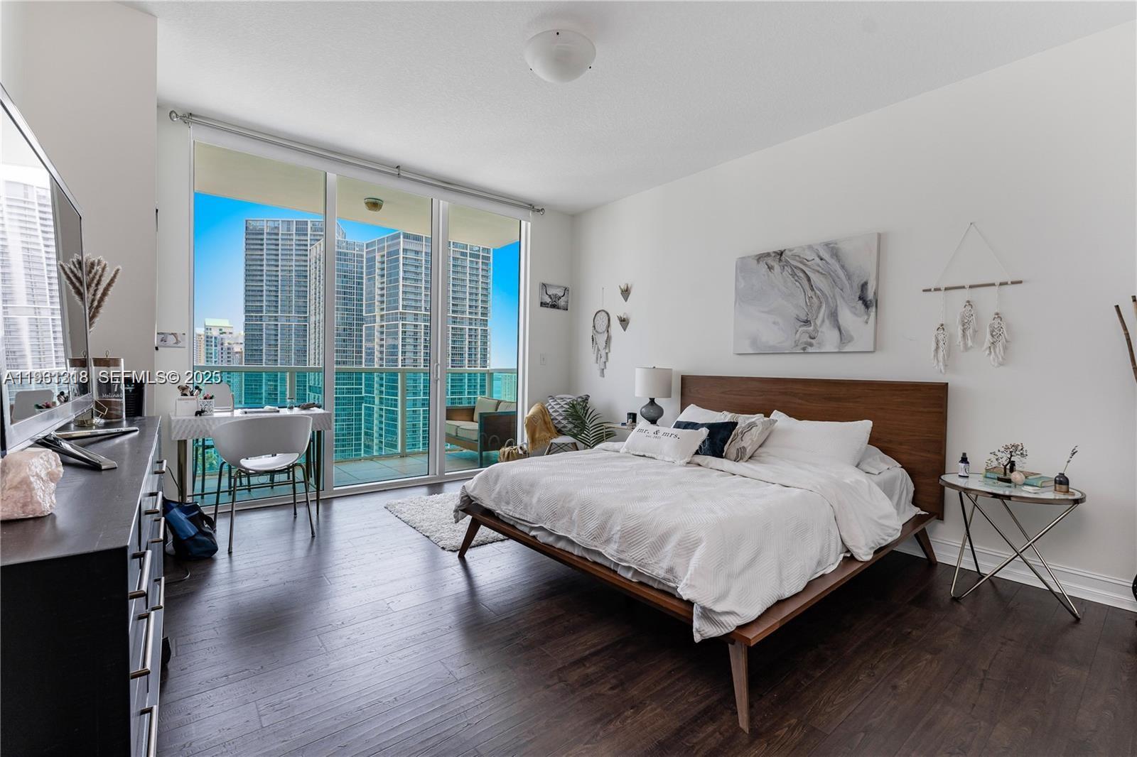 31 SE 5th St #3716, Miami FL 33131
