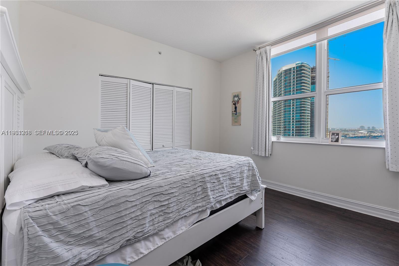 31 SE 5th St #3716, Miami FL 33131