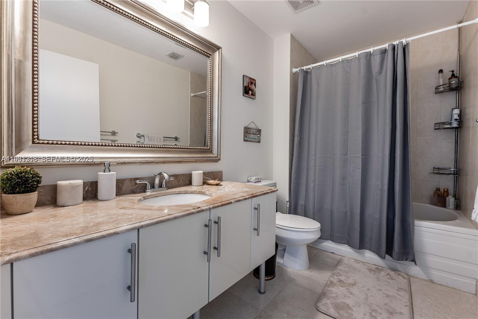 31 SE 5th St #3716, Miami FL 33131