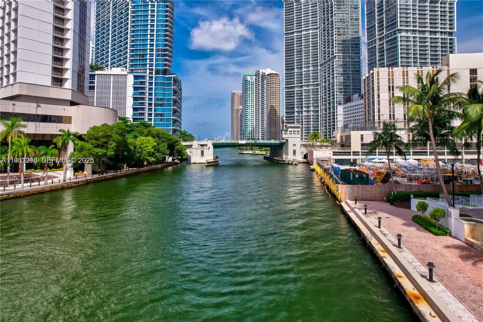 31 SE 5th St #3716, Miami FL 33131