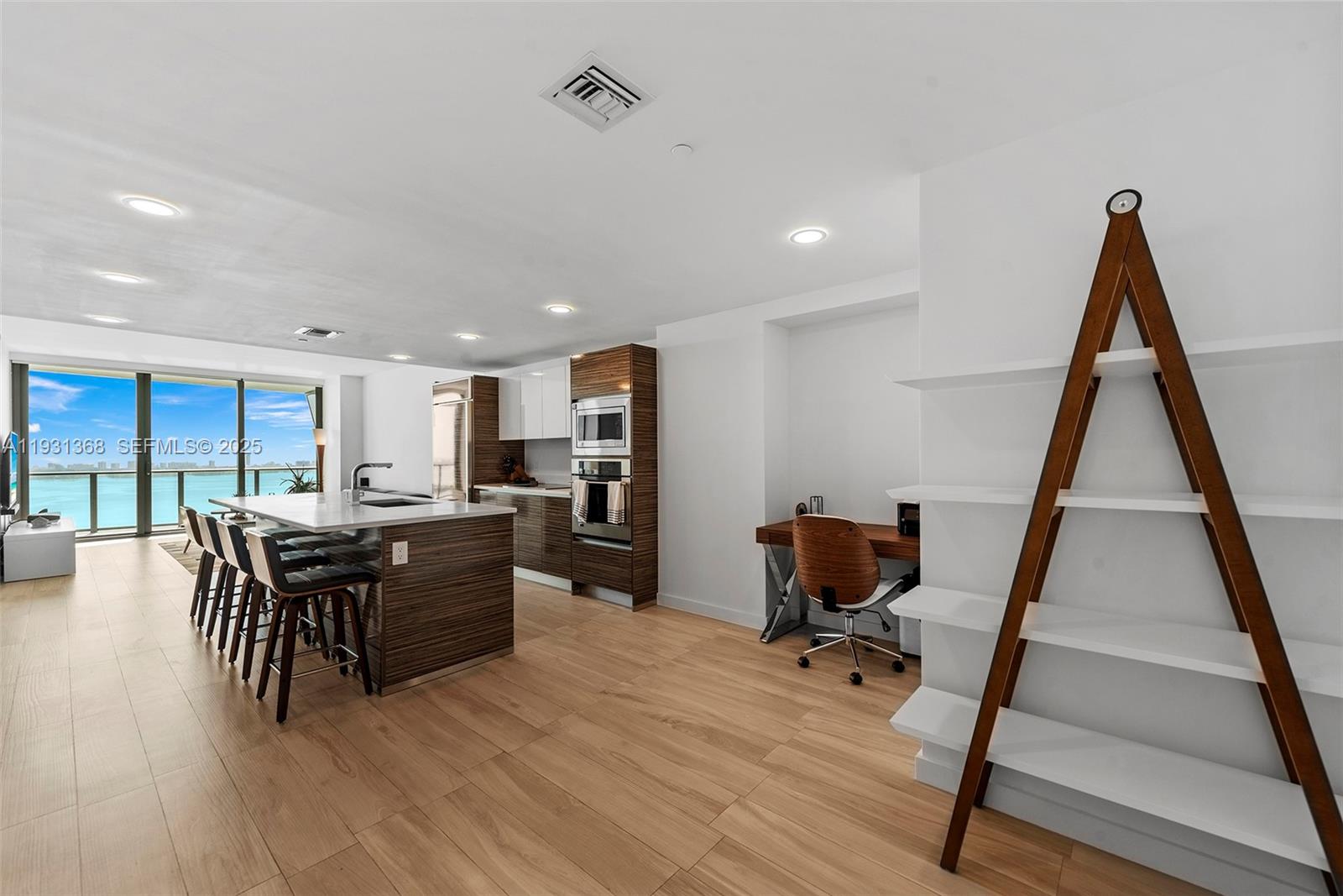 460 NE 28th St #3903, Miami FL 33137