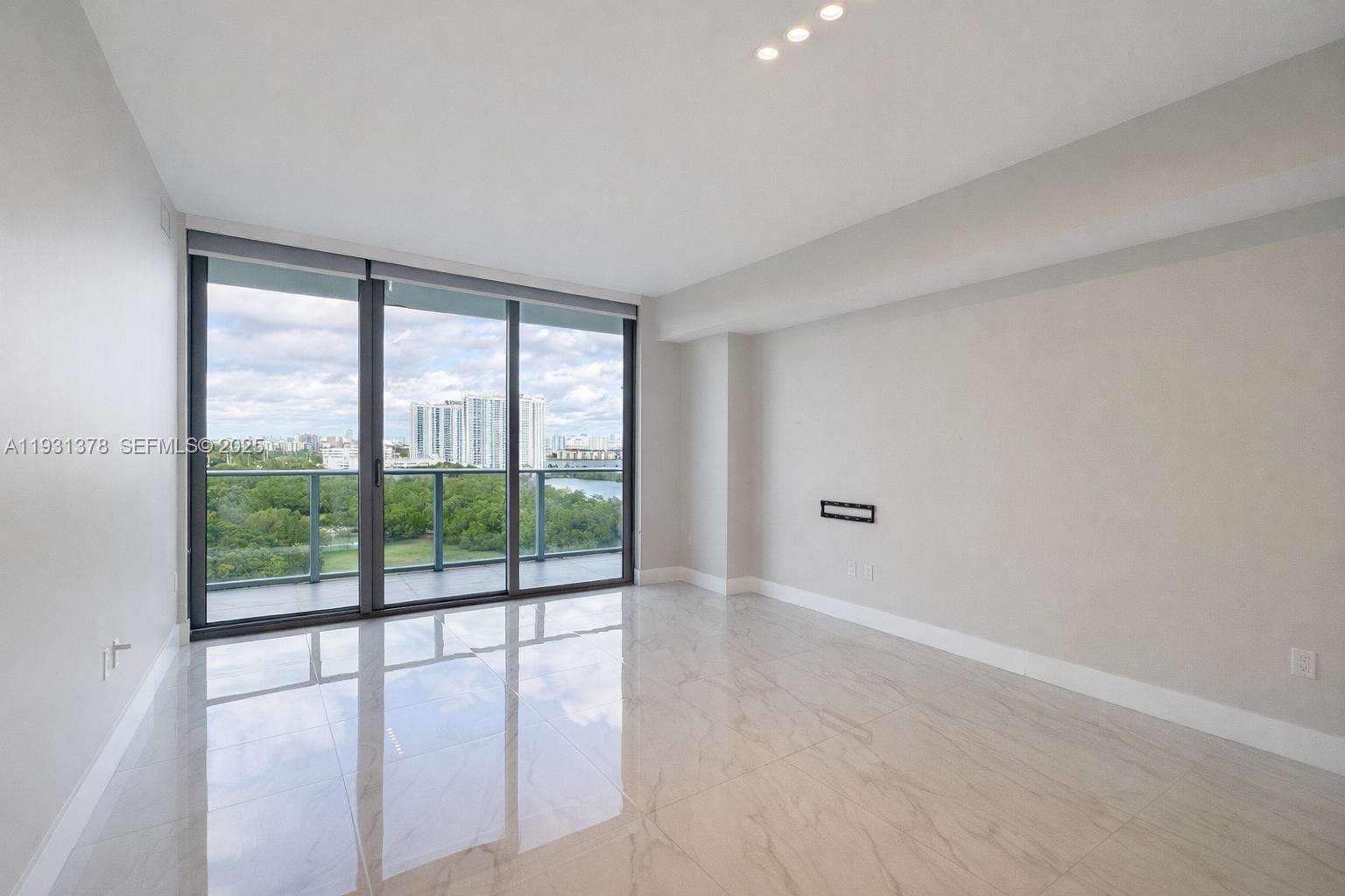 16385 Biscayne Blvd #1102, North Miami Beach FL 33160