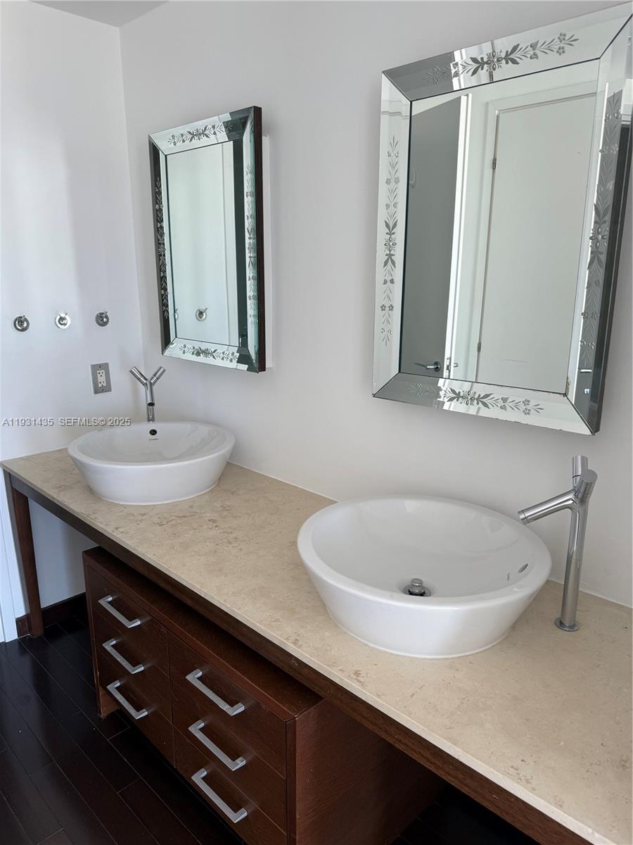 450 Alton Rd #2508, Miami Beach FL 33139