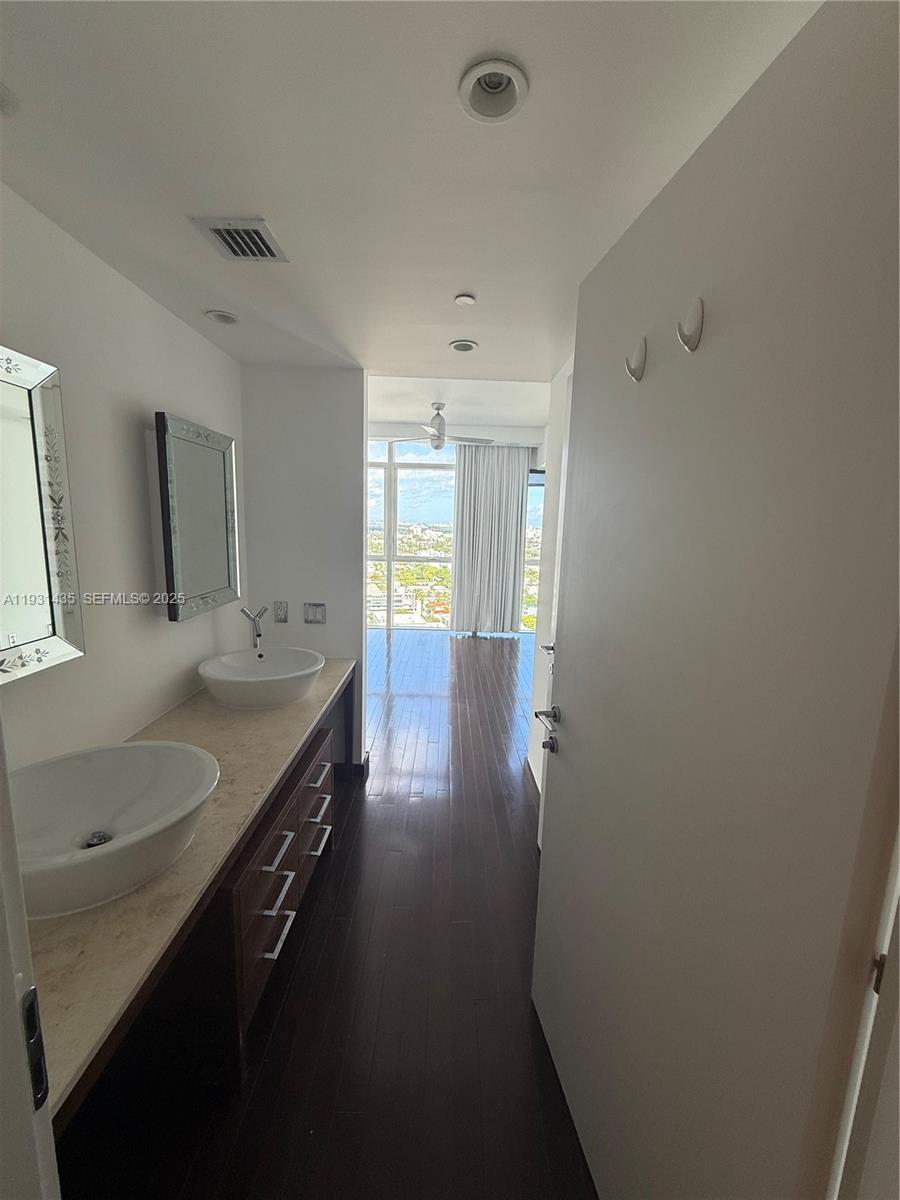 450 Alton Rd #2508, Miami Beach FL 33139