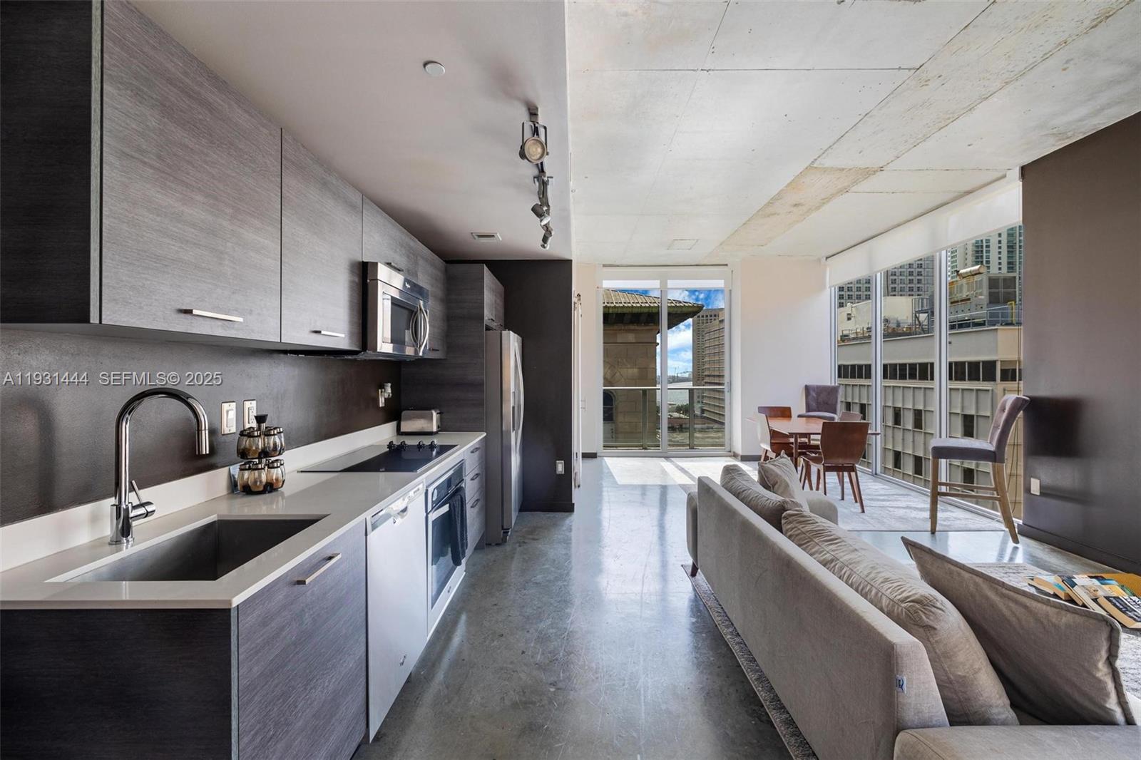 151 SE 1st St #401, Miami FL 33131