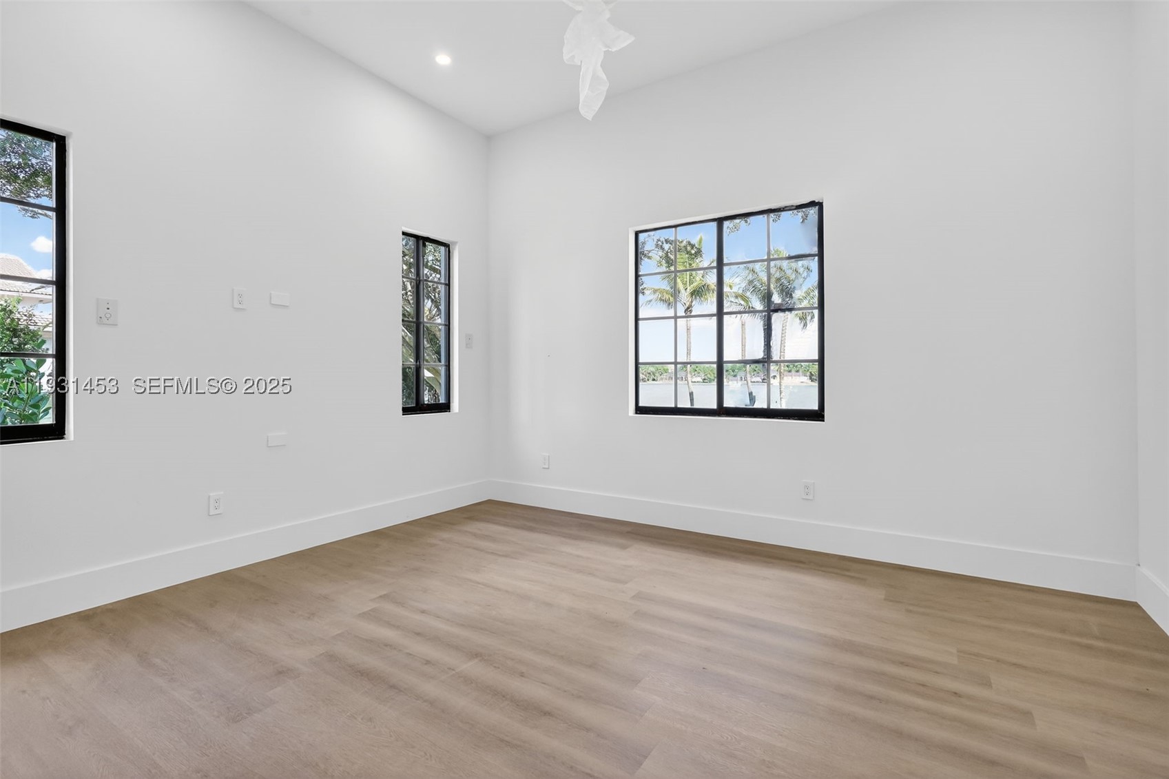 14891 SW 20th St, Davie FL 33326