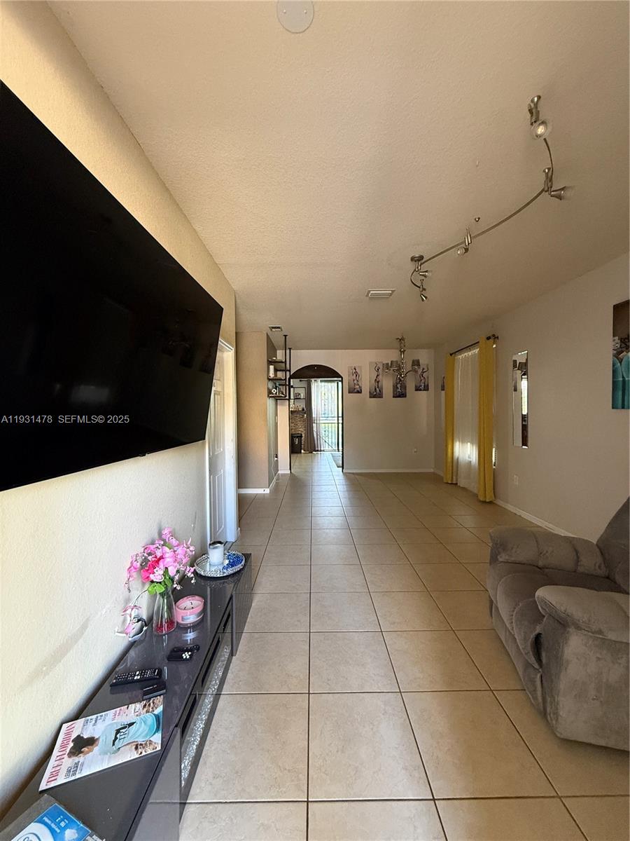 3184 NW 32nd St, Oakland Park FL 33309