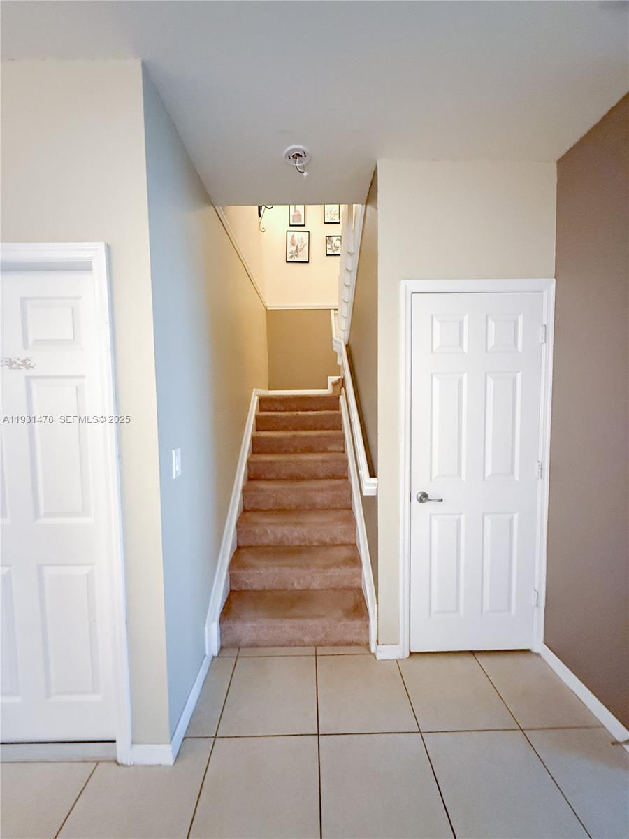 3184 NW 32nd St, Oakland Park FL 33309
