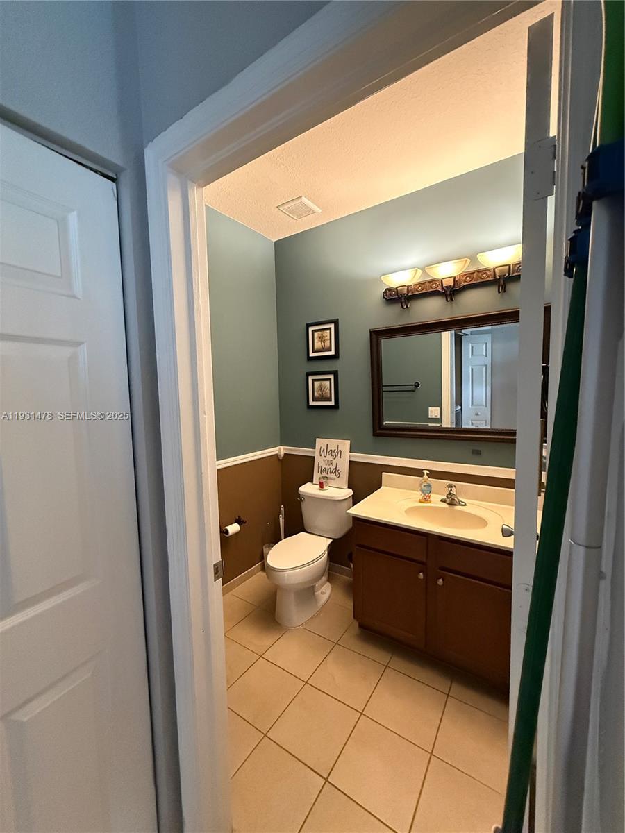 3184 NW 32nd St, Oakland Park FL 33309