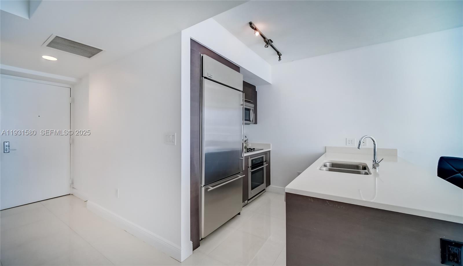 55 SE 6th St #2700, Miami FL 33131