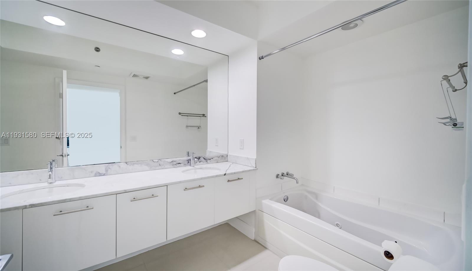 55 SE 6th St #2700, Miami FL 33131