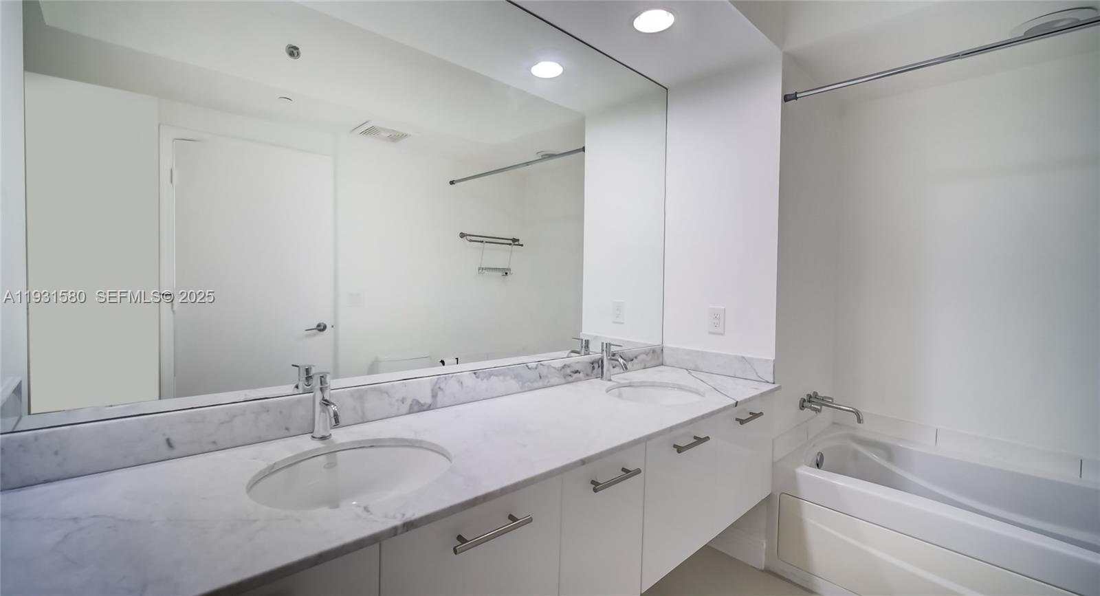 55 SE 6th St #2700, Miami FL 33131