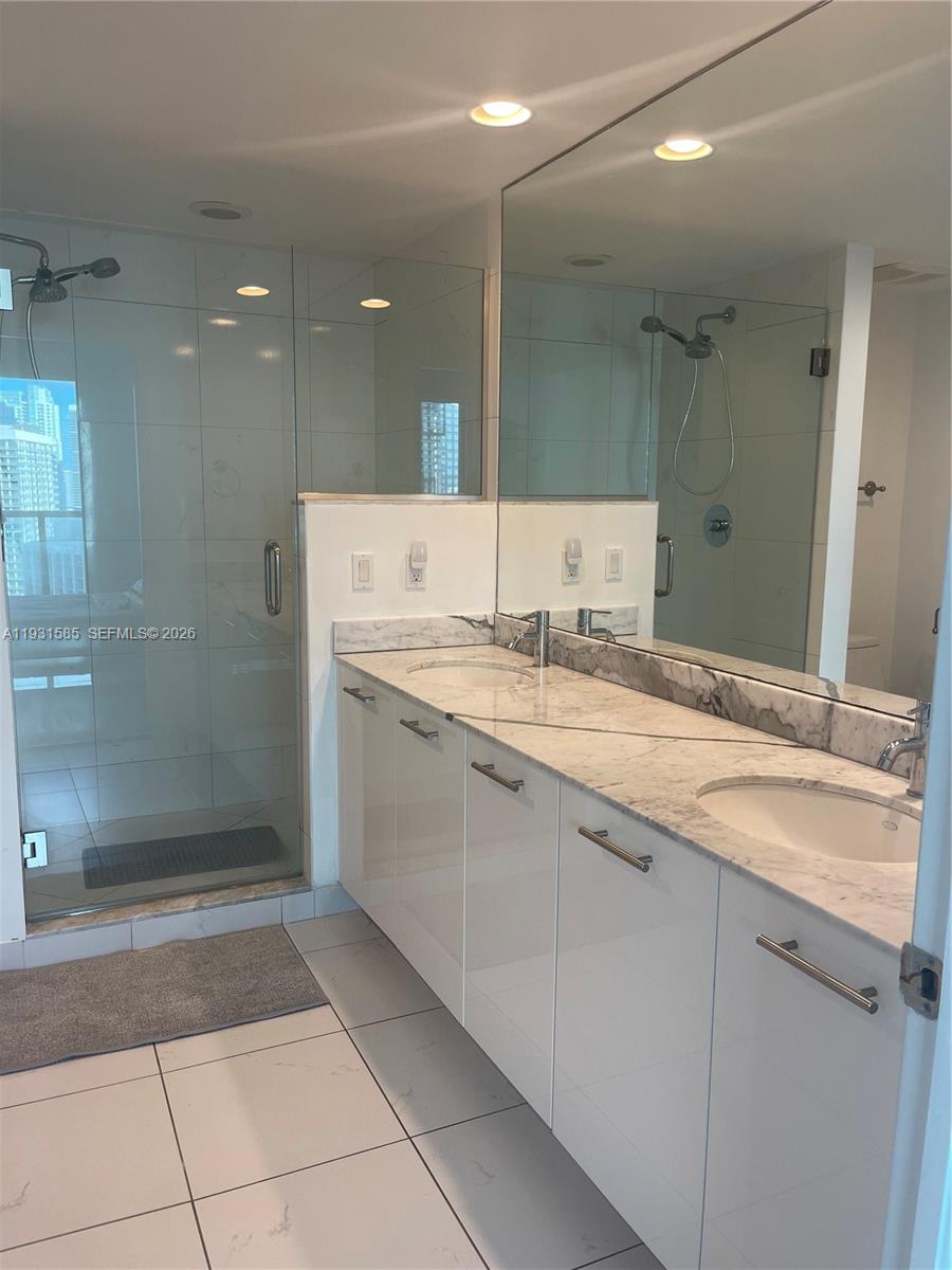 500 Brickell Ave #3105, Miami FL 33131