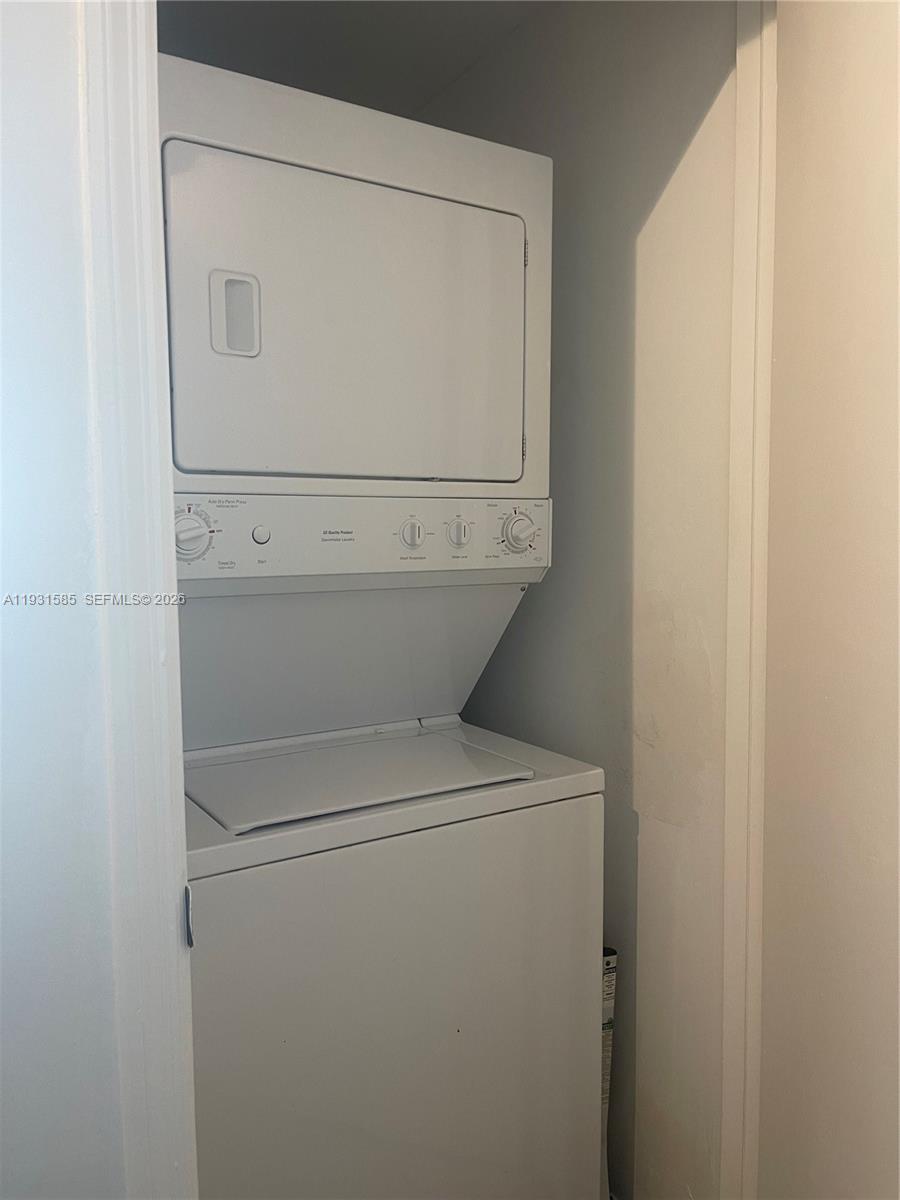 500 Brickell Ave #3105, Miami FL 33131
