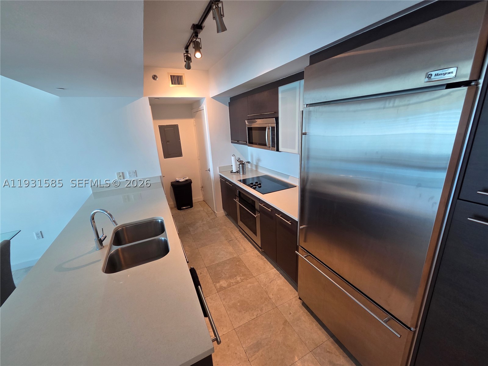 500 Brickell Ave #3105, Miami FL 33131