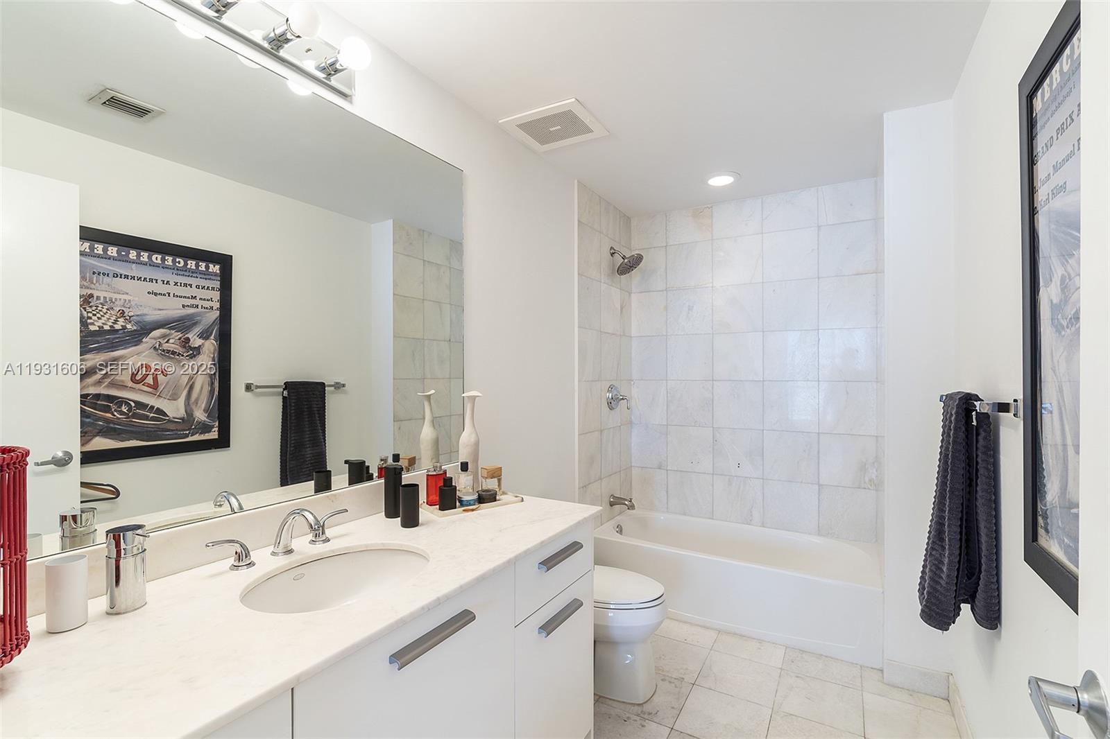 1050 Brickell Ave #212, Miami FL 33131