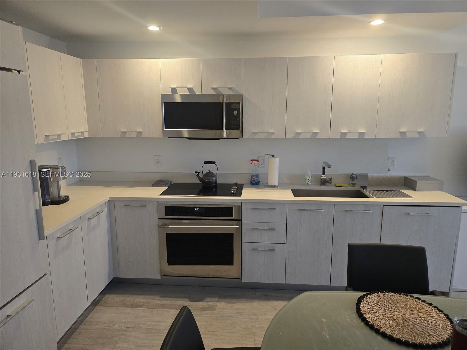 55 SW 9th St #3707, Miami FL 33130