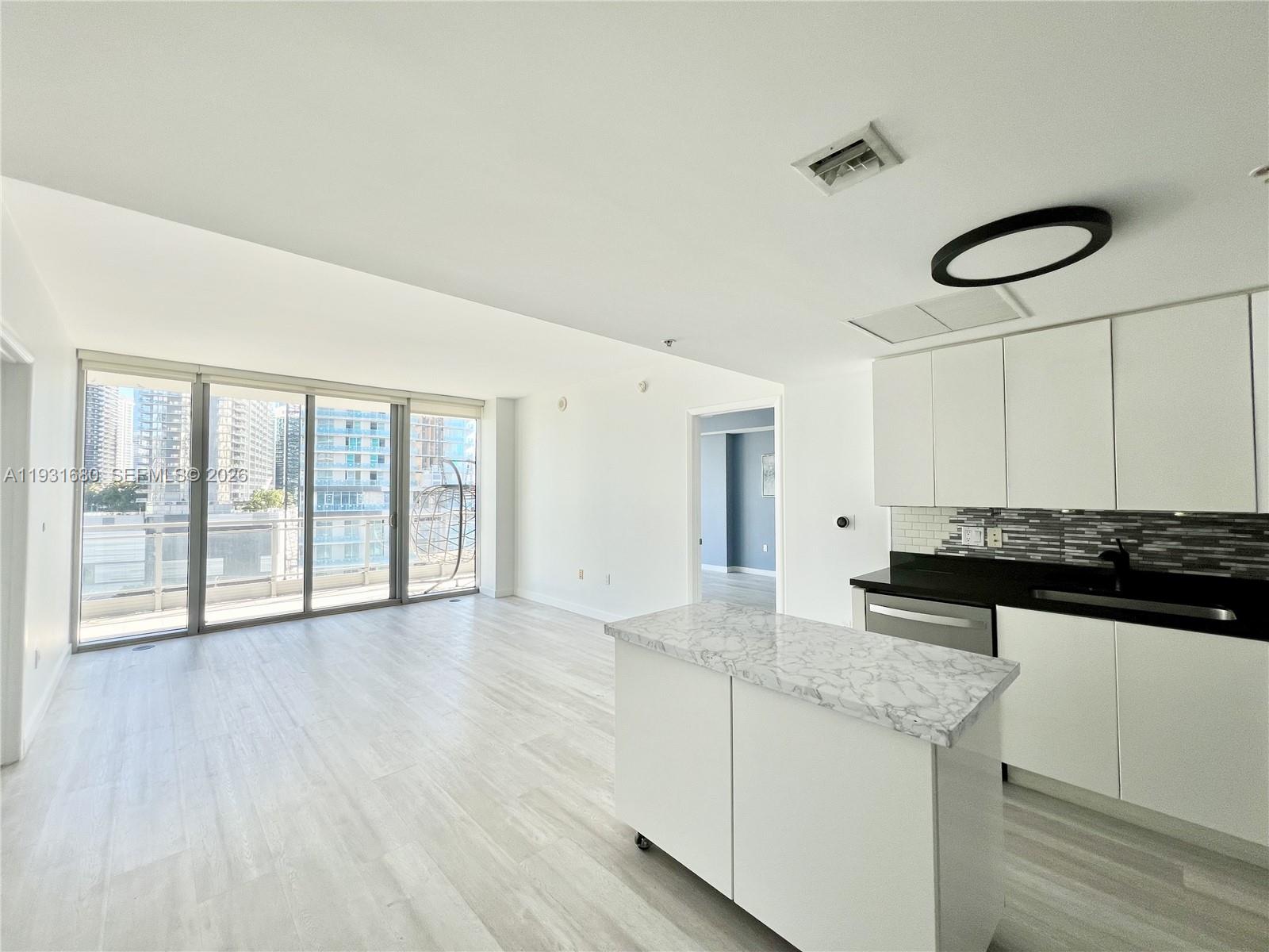 92 SW 3rd St #1503, Miami FL 33130