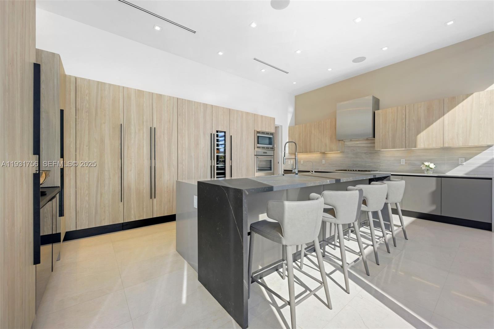3260 NE 165th St, North Miami Beach FL 33160
