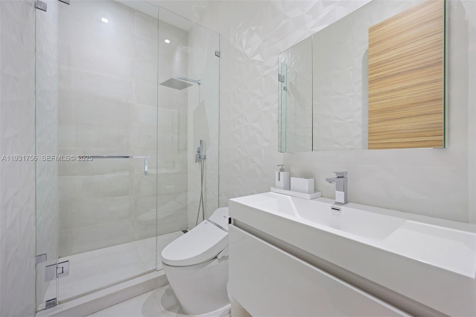 3260 NE 165th St, North Miami Beach FL 33160