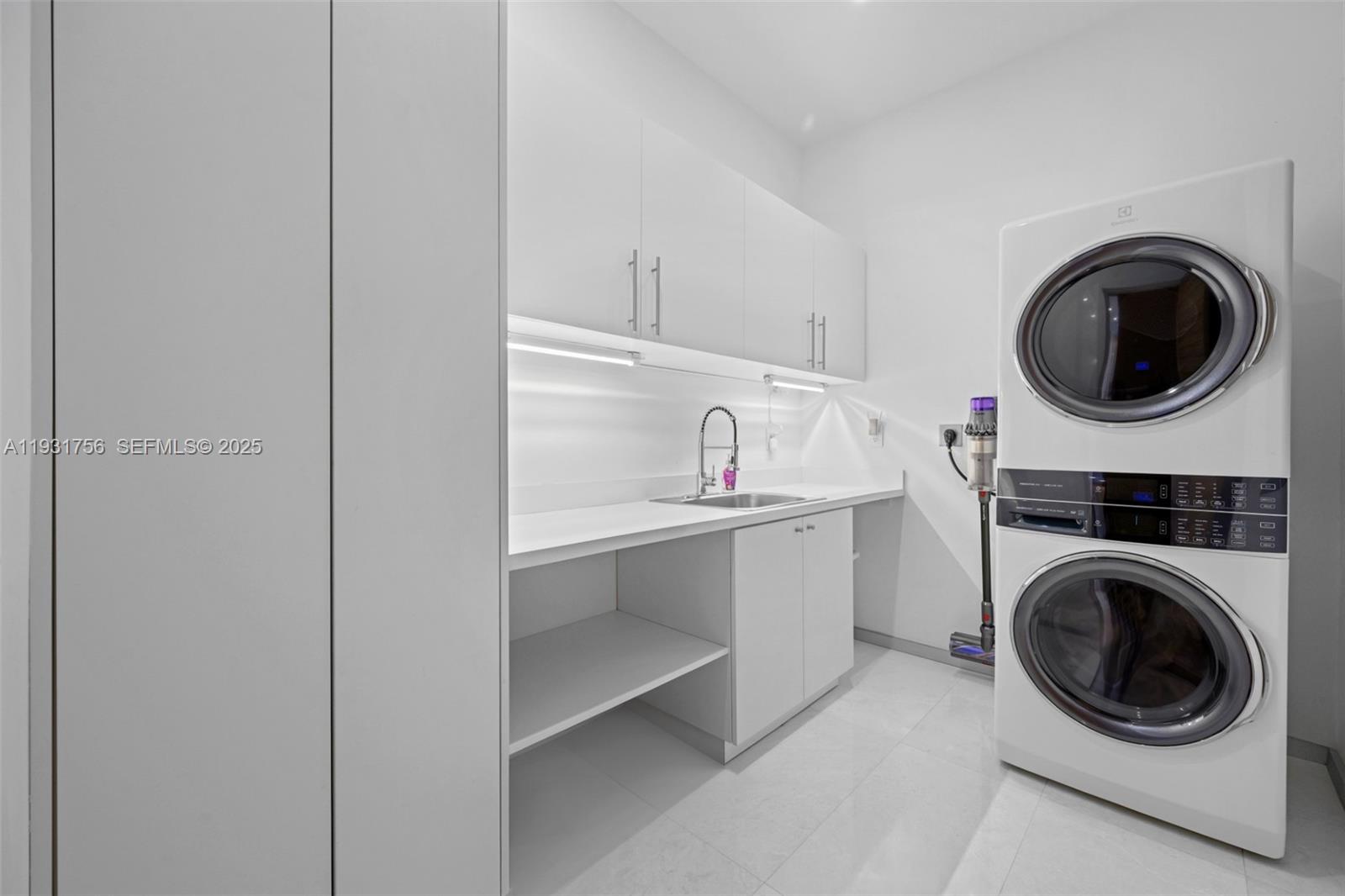 3260 NE 165th St, North Miami Beach FL 33160