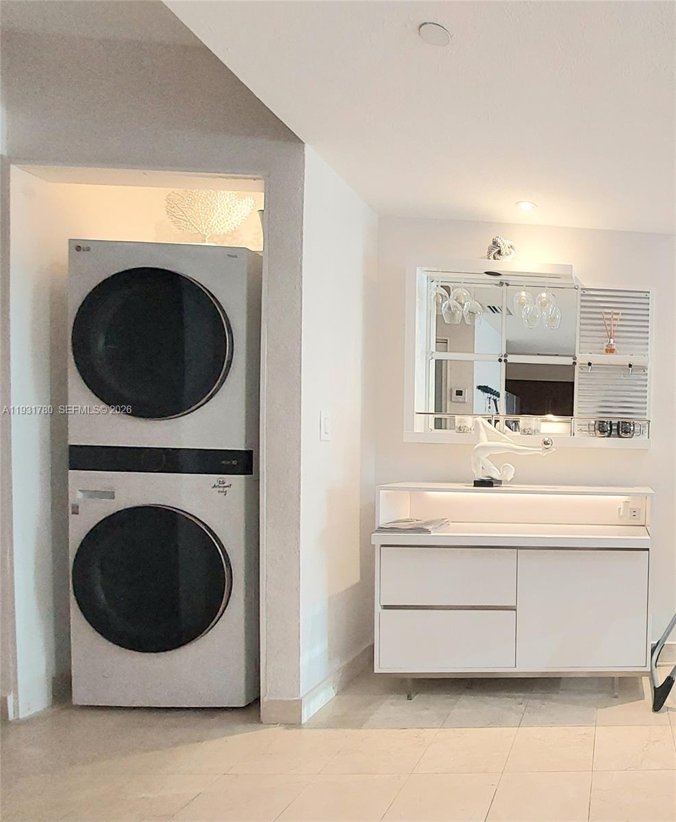 6365 Collins Ave #905, Miami Beach FL 33141