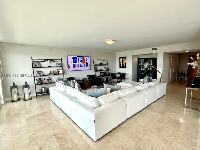 20201 E Country Club Dr #903, Aventura FL 33180