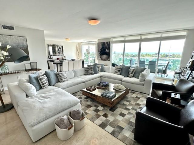 20201 E Country Club Dr #903, Aventura FL 33180