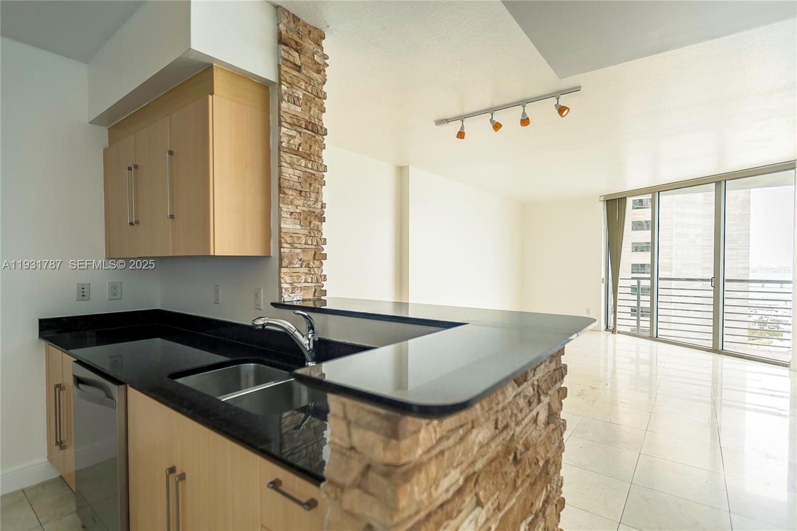 335 S Biscayne Blvd #2710, Miami FL 33131