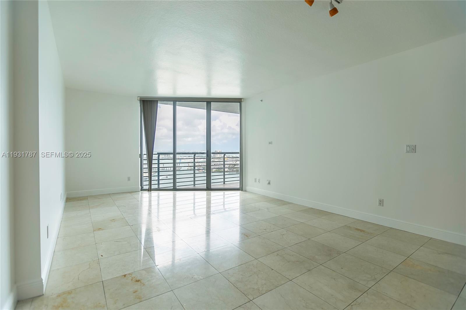 335 S Biscayne Blvd #2710, Miami FL 33131