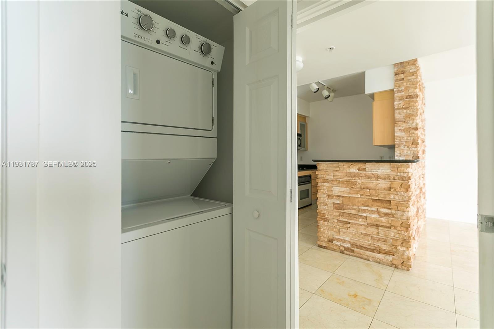 335 S Biscayne Blvd #2710, Miami FL 33131