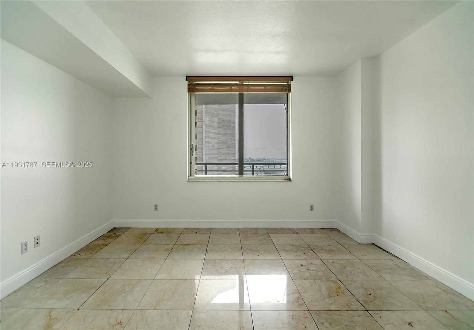 335 S Biscayne Blvd #2710, Miami FL 33131