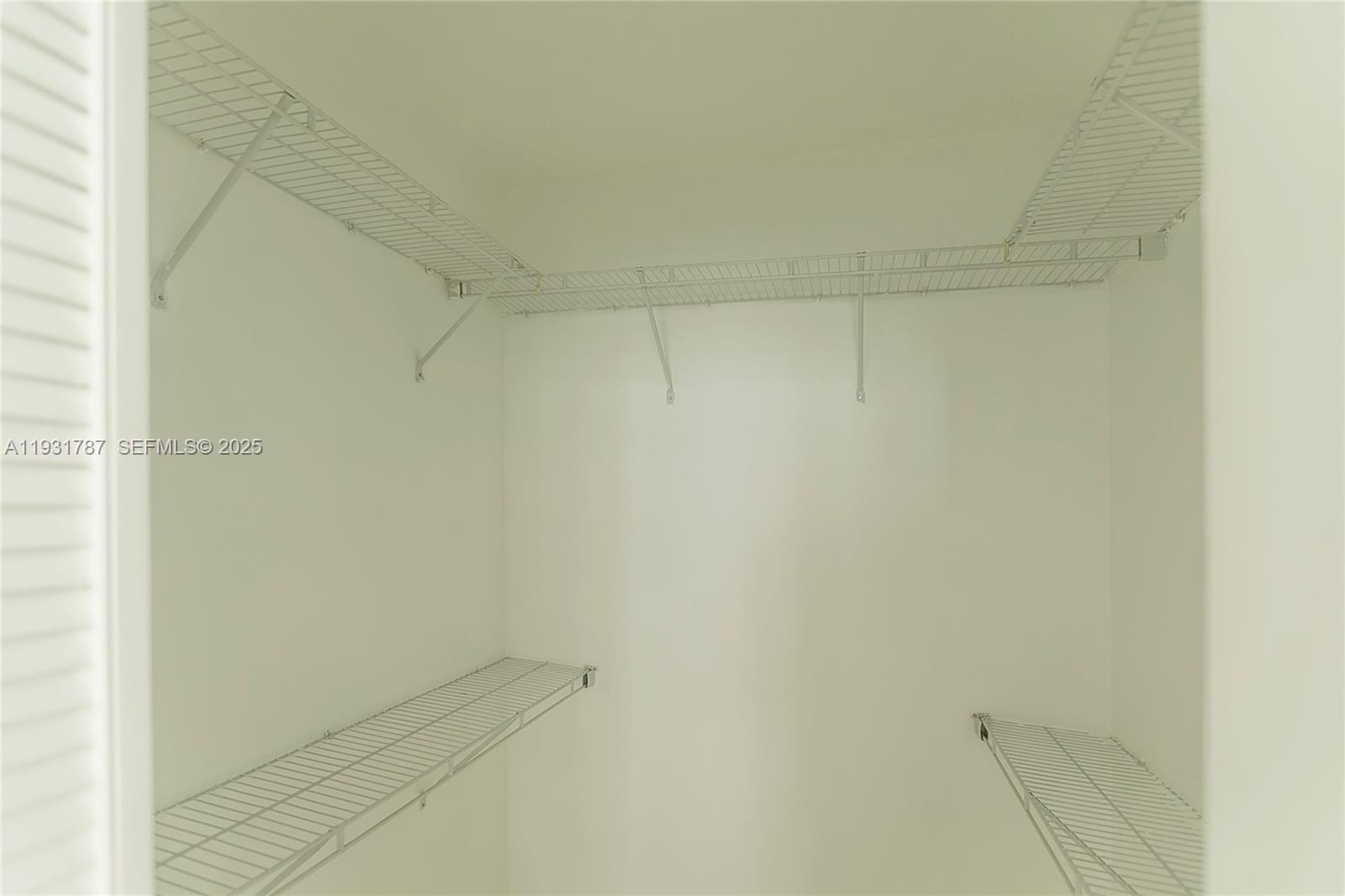 335 S Biscayne Blvd #2710, Miami FL 33131