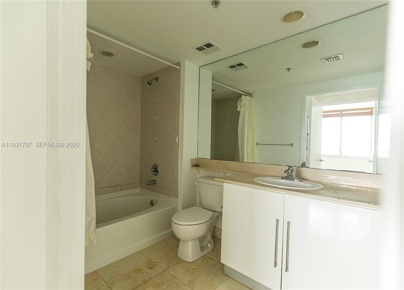 335 S Biscayne Blvd #2710, Miami FL 33131
