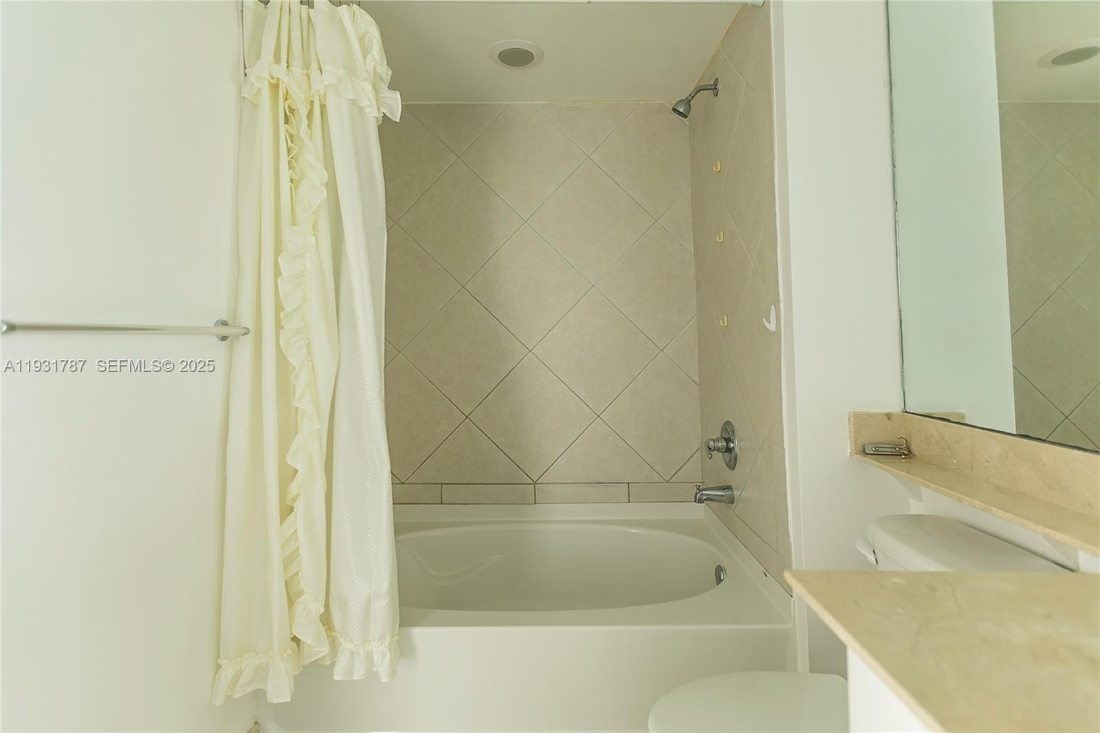 335 S Biscayne Blvd #2710, Miami FL 33131