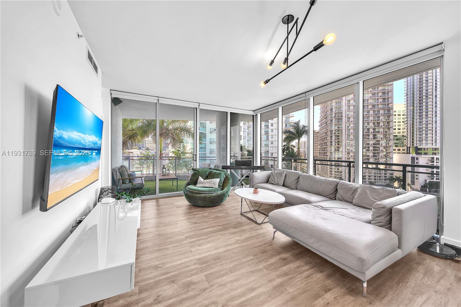 90 SW 3rd St #1213, Miami FL 33130