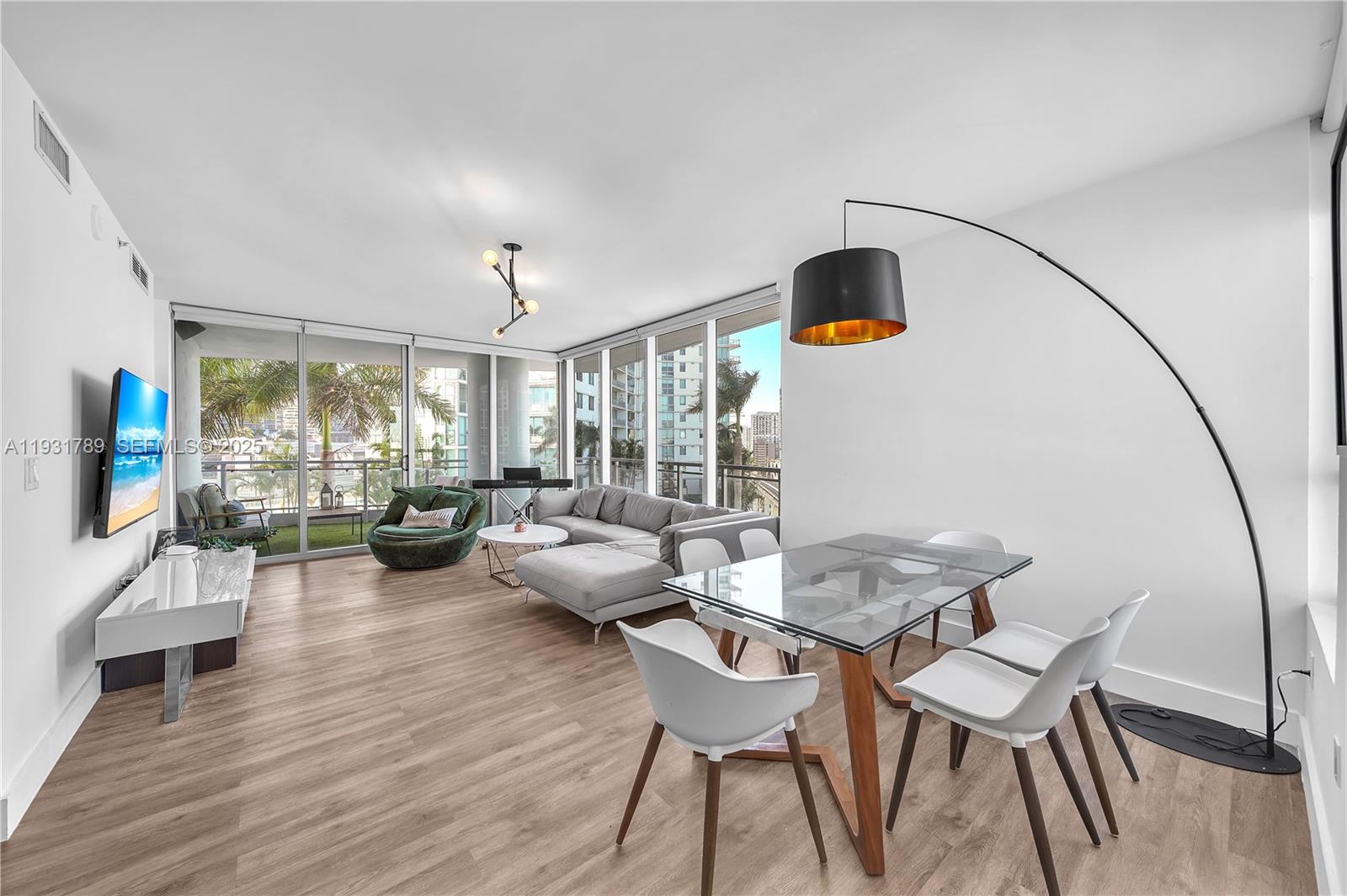 90 SW 3rd St #1213, Miami FL 33130