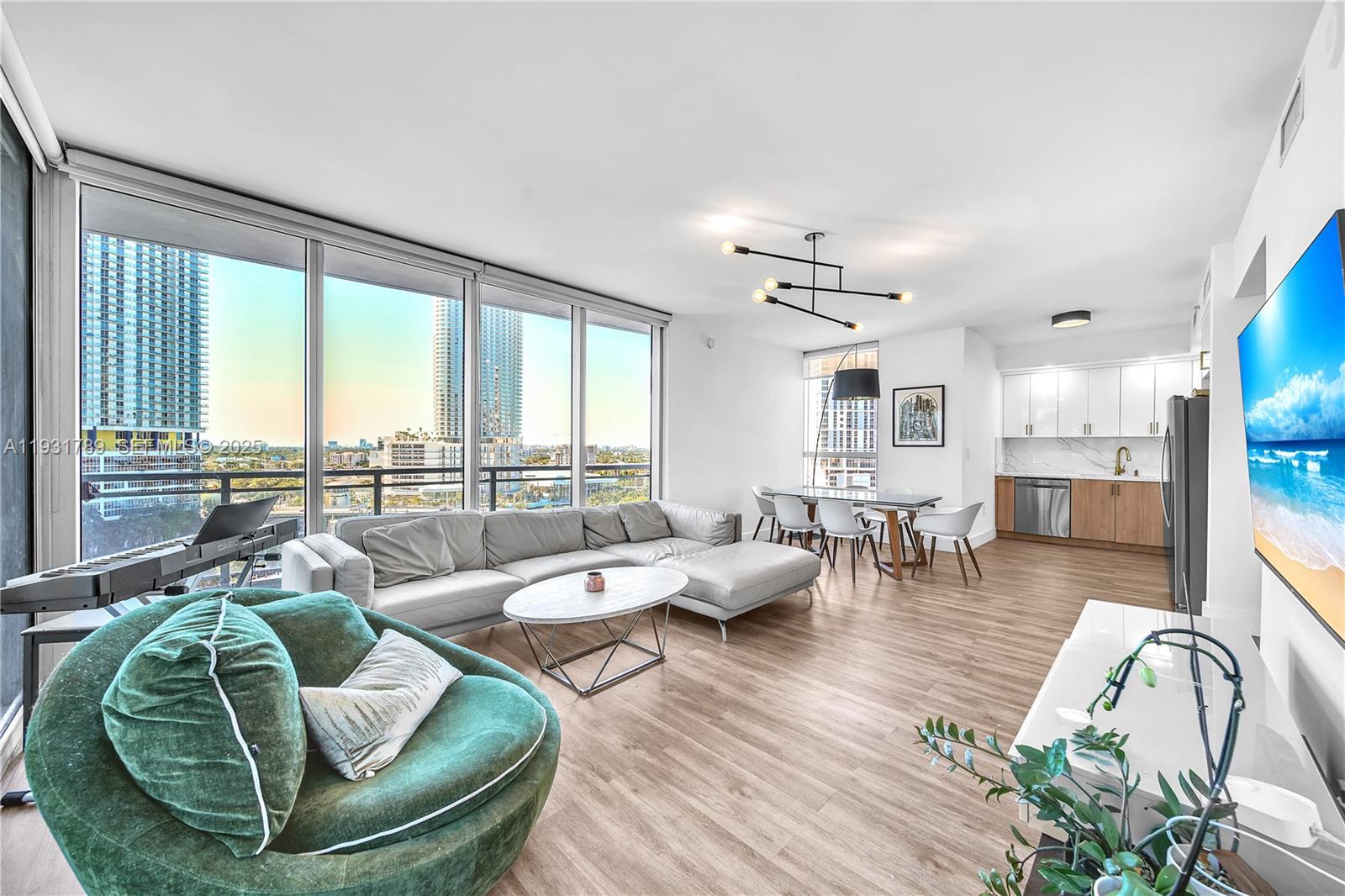 90 SW 3rd St #1213, Miami FL 33130