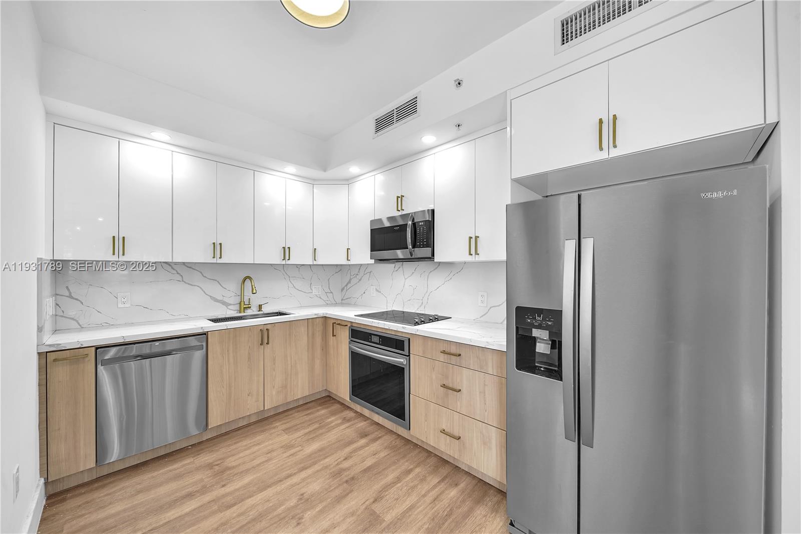 90 SW 3rd St #1213, Miami FL 33130