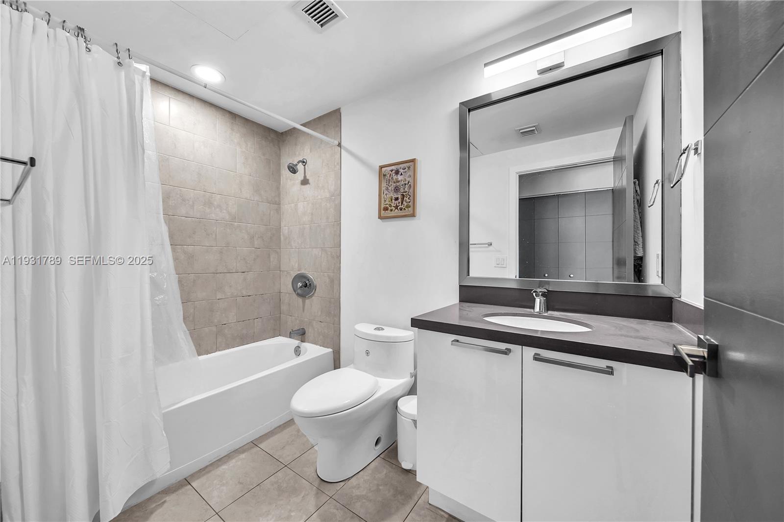 90 SW 3rd St #1213, Miami FL 33130