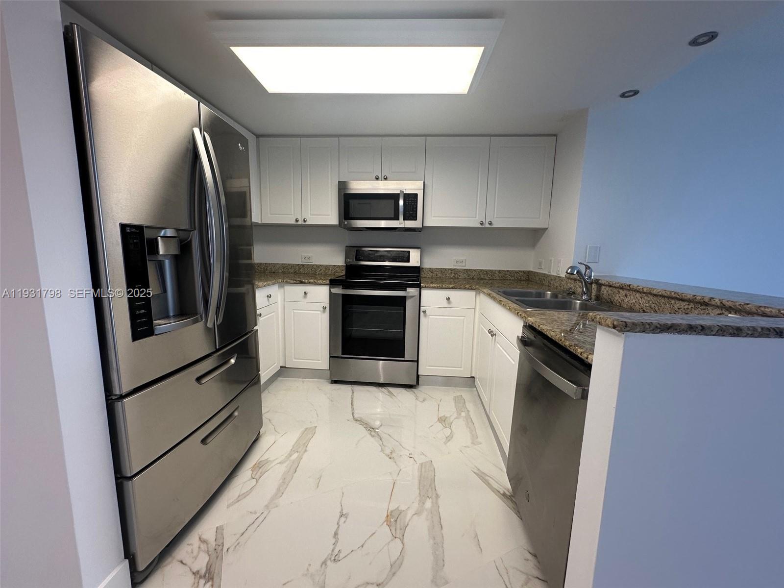 19501 W Country Club Dr #406, Aventura FL 33180