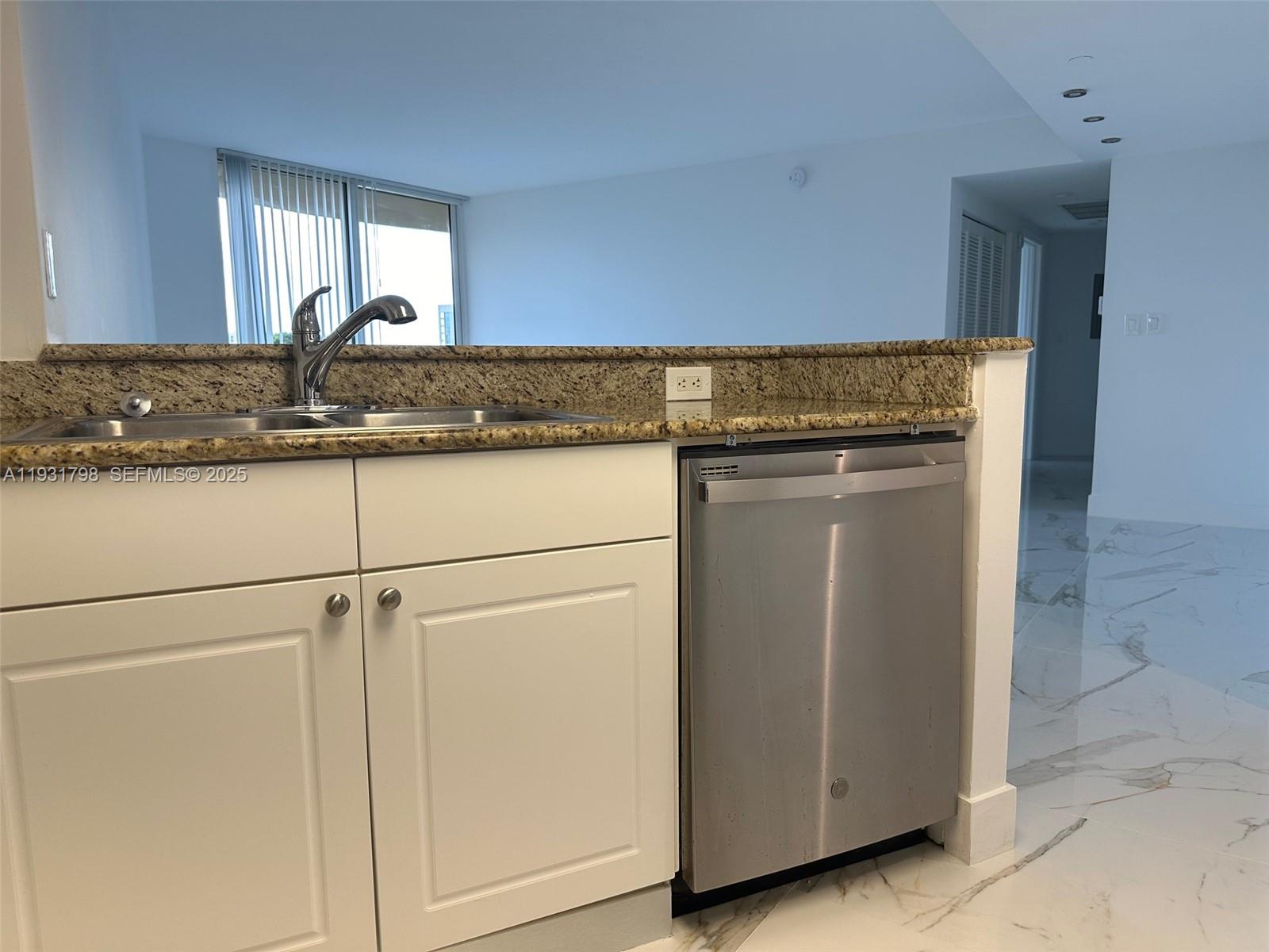 19501 W Country Club Dr #406, Aventura FL 33180