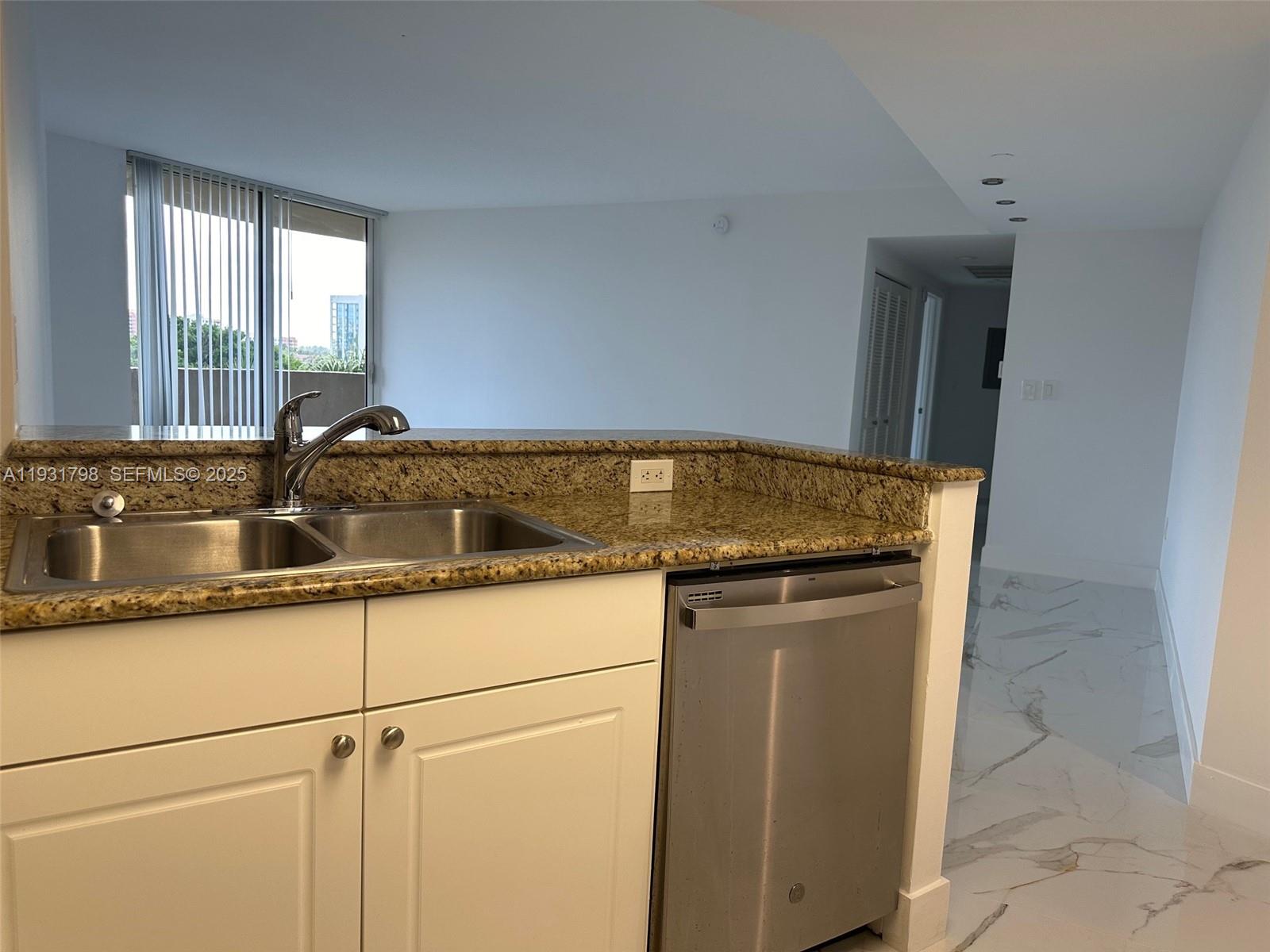 19501 W Country Club Dr #406, Aventura FL 33180