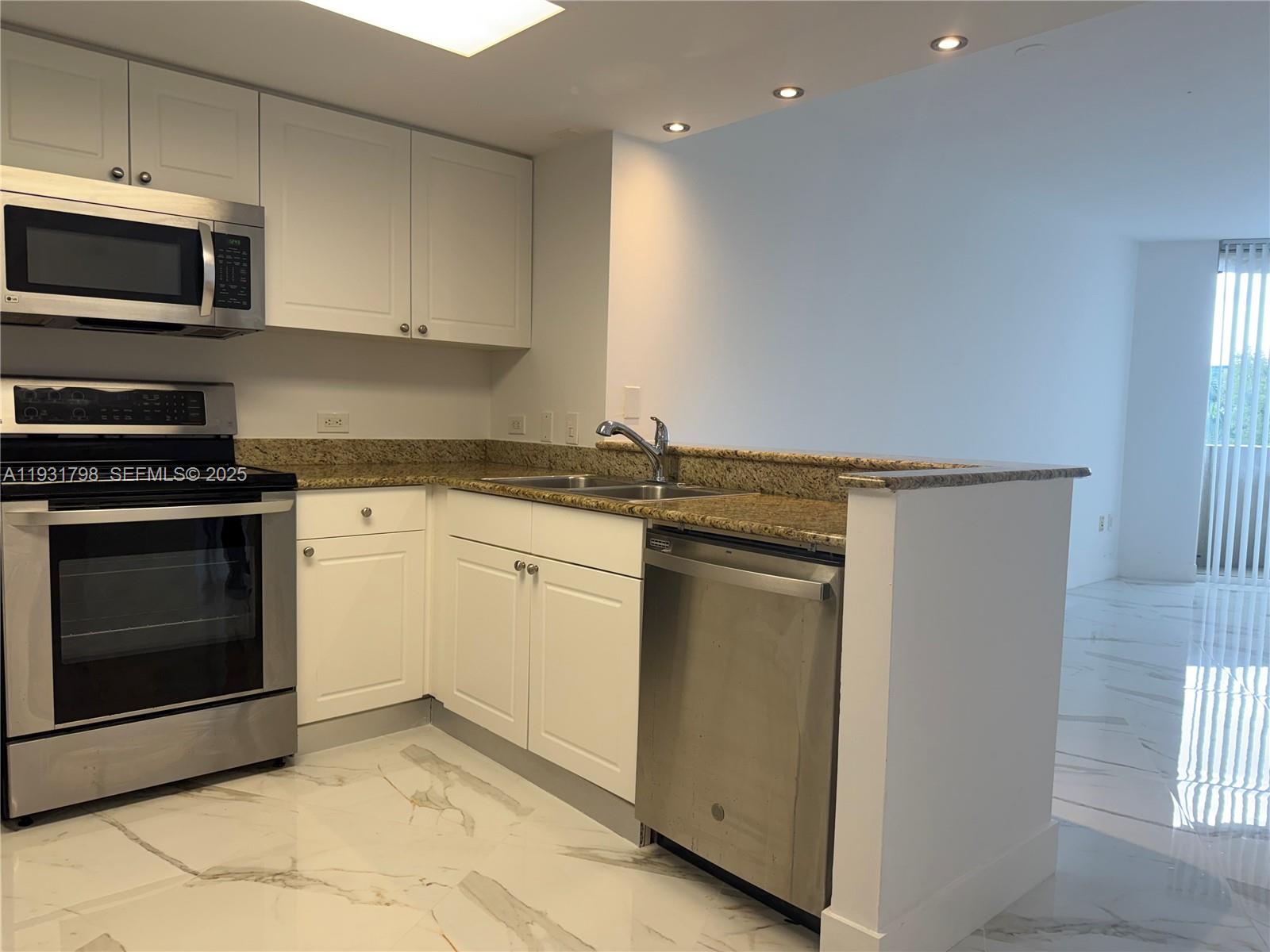 19501 W Country Club Dr #406, Aventura FL 33180
