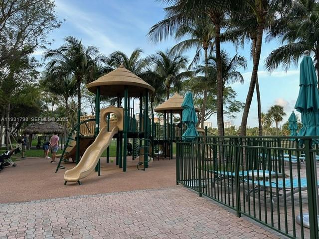 19501 W Country Club Dr #406, Aventura FL 33180