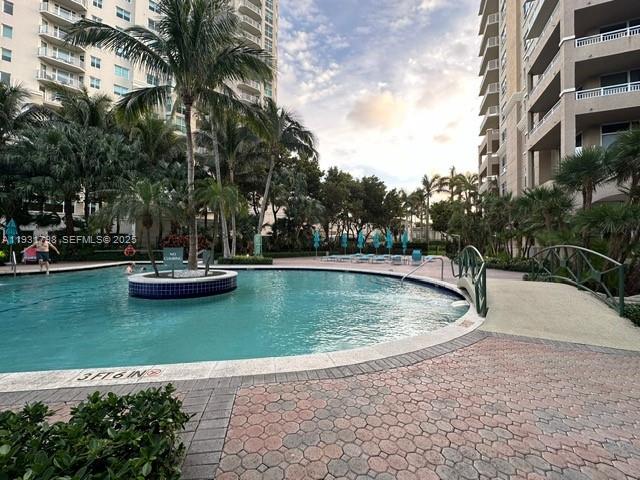 19501 W Country Club Dr #406, Aventura FL 33180